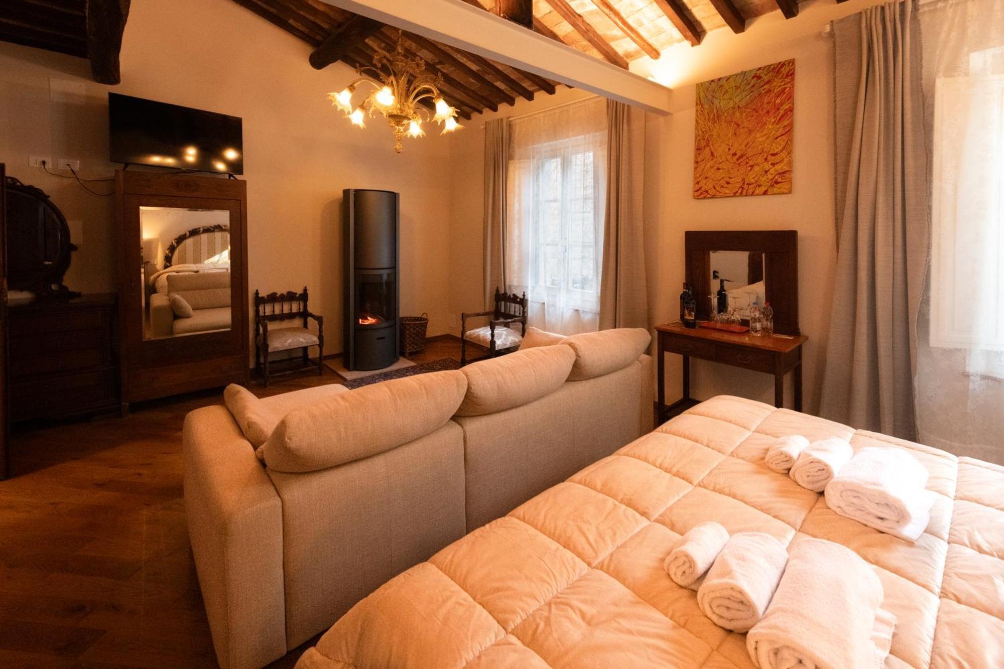 Il Palazzo Del Cardinale Bed & Breakfast Montalcino Bagian luar foto