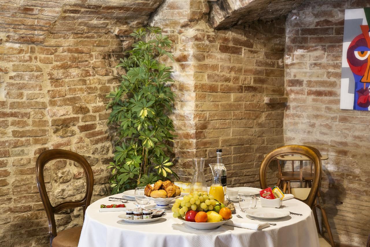 Il Palazzo Del Cardinale Bed & Breakfast Montalcino Bagian luar foto